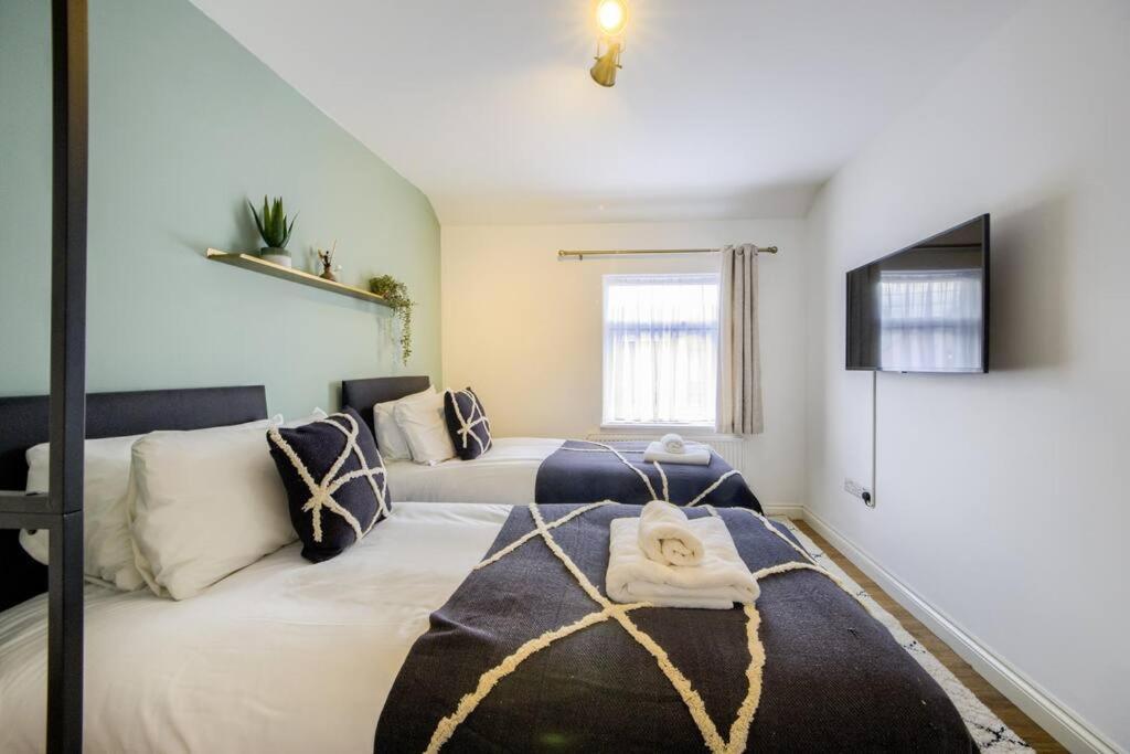 Low Rate For A 4-Bedroom House In Coventry With Free Unlimited Wi-Fi 2 Car Parking 53 Qmc Dış mekan fotoğraf