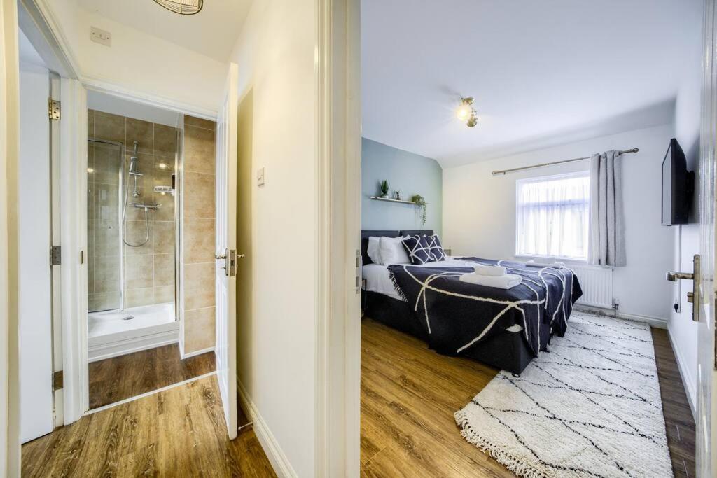 Low Rate For A 4-Bedroom House In Coventry With Free Unlimited Wi-Fi 2 Car Parking 53 Qmc Dış mekan fotoğraf