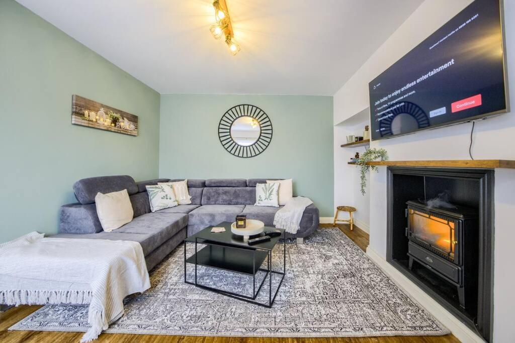 Low Rate For A 4-Bedroom House In Coventry With Free Unlimited Wi-Fi 2 Car Parking 53 Qmc Dış mekan fotoğraf