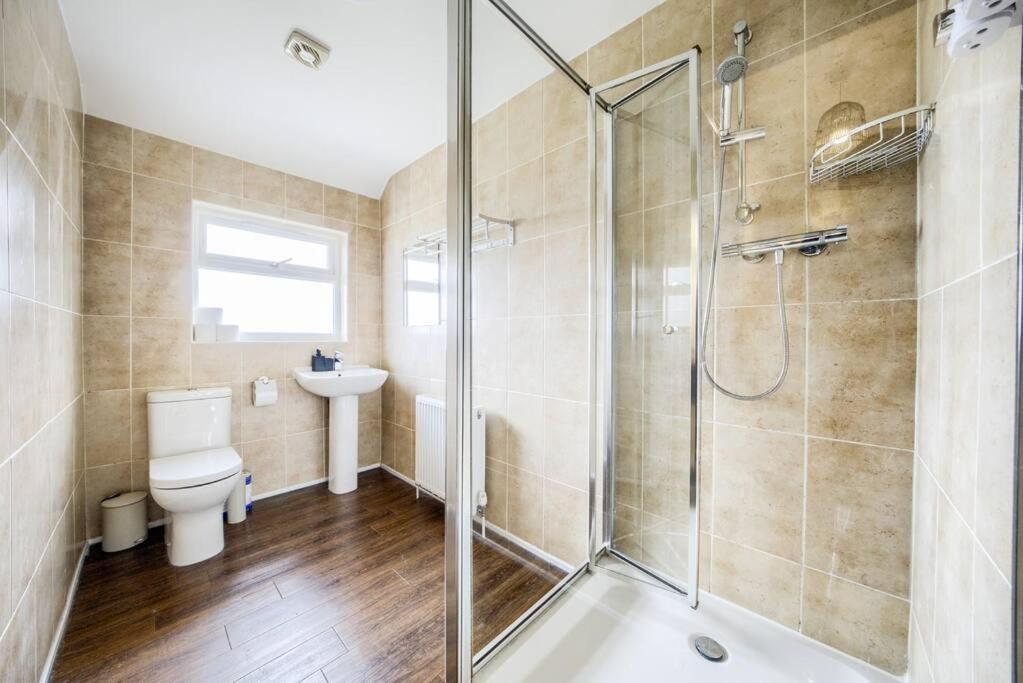 Low Rate For A 4-Bedroom House In Coventry With Free Unlimited Wi-Fi 2 Car Parking 53 Qmc Dış mekan fotoğraf