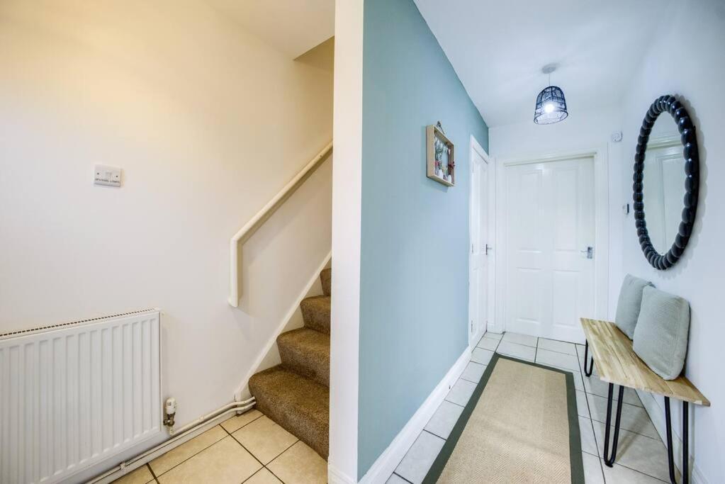 Low Rate For A 4-Bedroom House In Coventry With Free Unlimited Wi-Fi 2 Car Parking 53 Qmc Dış mekan fotoğraf